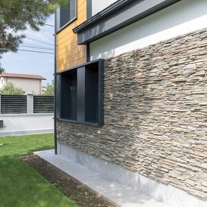 Ardoise Kavala 3D Strips | Pierre décorative pour bardage vertical, extérieur-intérieur (10-12/palette)