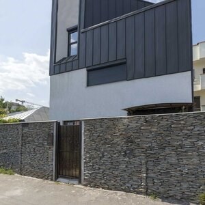 Ardoise Kavala 3D Strips | Pierre décorative pour bardage vertical, extérieur-intérieur (10-12/palette)