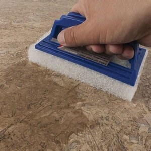 LTP Profesional White Emulsifying Pad with handle - Abrasif pour les surfaces délicates (élimine la saleté, la colle, les joints)