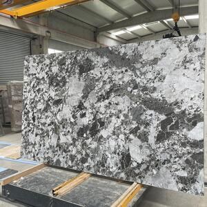 Dalle de marbre finition Hydro noir Breccia 2 cm