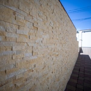 Panneau de revêtement mural en marbre crème Catania 15 x 60 cm