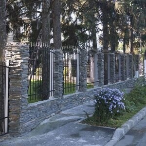 Ardoise Kavala 3D Strips | Pierre décorative pour bardage vertical, extérieur-intérieur (10-12/palette)