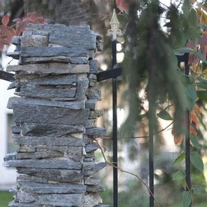 Ardoise Kavala 3D Strips | Pierre décorative pour bardage vertical, extérieur-intérieur (10-12/palette)