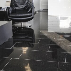 Granit poli Black Galaxy 61 x 30,5 x 1 cm (4 bords biseautés)