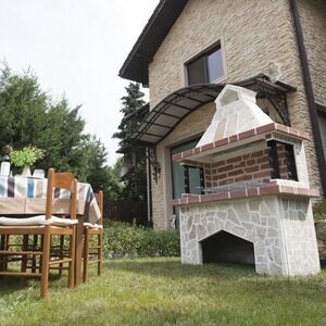 Grand barbecue de jardin traditionnel (charbon de bois/bois, 153x70x210 cm, pierre naturelle de Rhodes, brique)