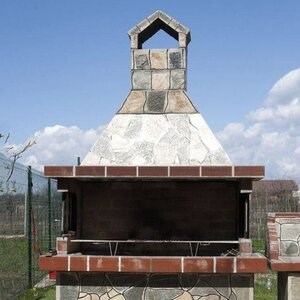 Grand barbecue de jardin traditionnel (charbon de bois/bois, 153x70x210 cm, pierre naturelle de Rhodes, brique)