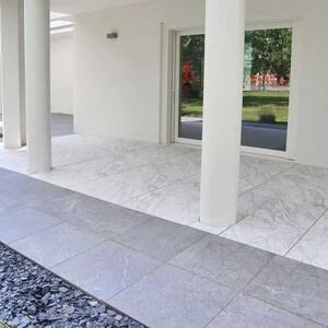 Pierre frittée L'ALTRA PIETRA Duomo Carrara, 60 X 90 X 2 cm, R11 - Antidérapant pour usage extérieur