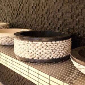 Lavabo, Cercles de marbre noir
