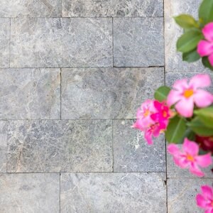 Marbre sablé gris Tundra, 15.2 x 30.5 x 3 cm, Produit sur commande spéciale