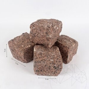 Pavé de granit à face éclatée rouge érable, 5 x 5 x 5 cm, 1 tonne = 8-9 m²