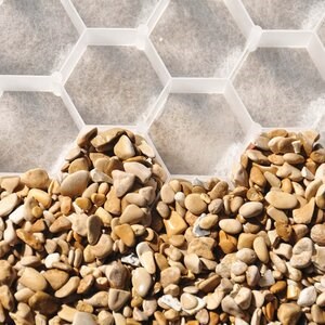 Système d'aménagement paysager pour la stabilisation du gravier, blanc, 1176 x 764 x 32 mm