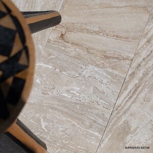 Ensemble de motifs français en travertin Striato Beige adouci, 1.2 cm