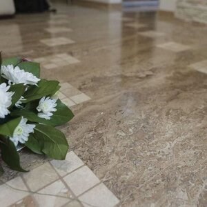 Latte PREMIUM Travertin poli, 61 x 30.5 x 1.2 cm