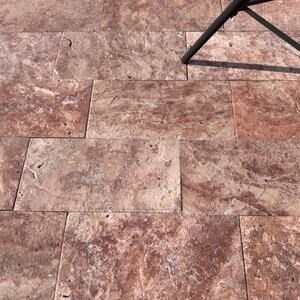 Travertin brossé à coupe croisée Red Opium 15.2 x 30.5 x 3 cm