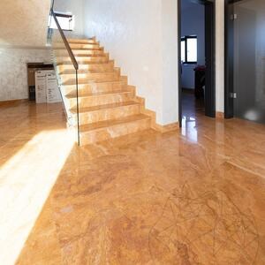 Travertin poli Peach Cross Cut en dalles à découper de 2 cm