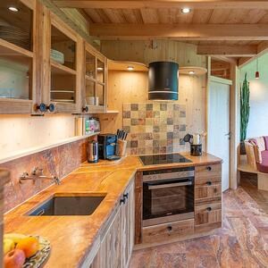 Travertin poli Peach Cross Cut en dalles à découper de 2 cm