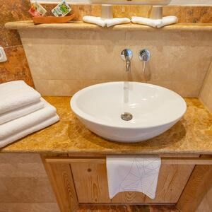 Travertin poli Peach Cross Cut en dalles à découper de 2 cm