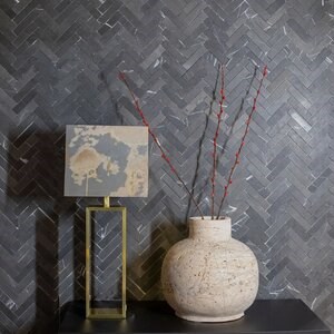 Vase en travertin Venetia Classic Riven, 30 x 30 x 30 cm