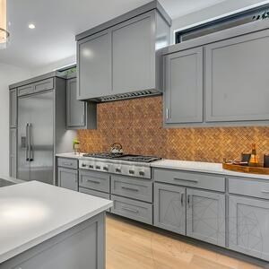 Mosaïque à chevrons en travertin poli Peach, 2.5 x 5 cm