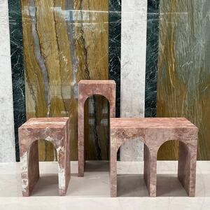 Petite console Archy en travertin rouge opium