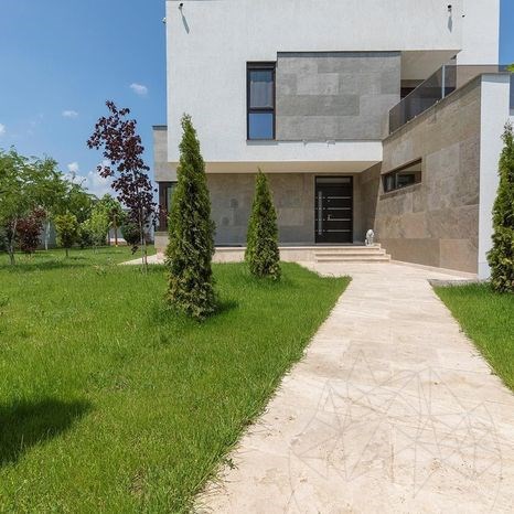 Travertin Classic Cross Cut brossé et ciselé, 61 x 40.6 x 3 cm