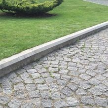 Pavé de granit à face éclatée anthracite, 7 x 7 x 7 cm, 1 tonne = 5-6 m²