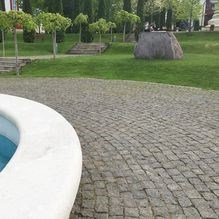 Pavé de granit à face éclatée anthracite, 8 x 8 x 8 cm, 1 tonne = 5-6 m²