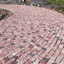 Pavé de granit Splitface rouge érable, 10 x 10 x 5 cm, 1 tonne = 5 m²