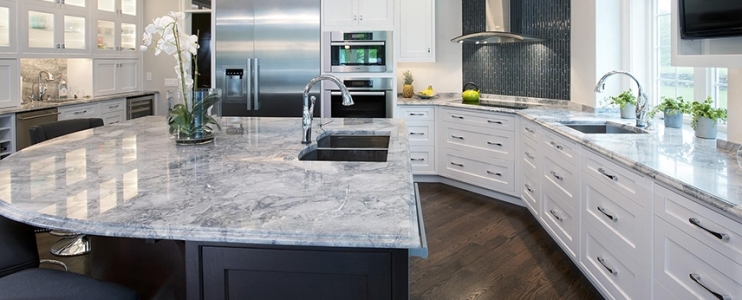 Granit vs quartz – conseils pratiques pour choisir et installer votre comptoir
