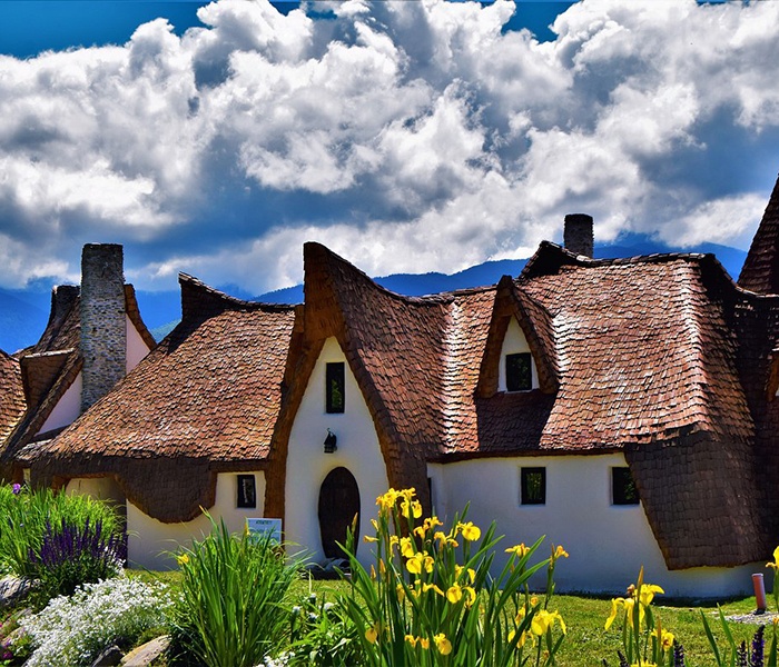 Découvrez le château d'argile de la vallée des fées de Transylvanie