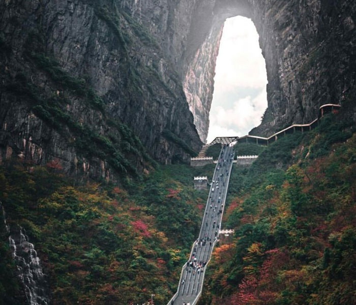 Escaliers extérieurs en pierre | Découvrez les 999 marches vers Heaven's Gate