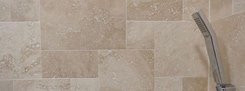 Petit projet de décoration de salle de bain: Classic Travertine Mini French Pattern