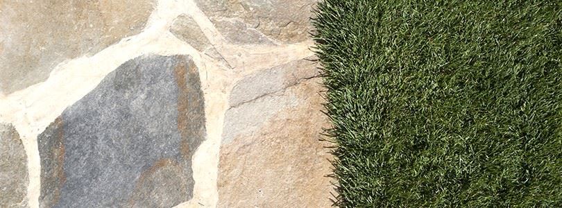 Projets de décoration extérieure avec Sikis Polygonal Slate : base de la maison et allées