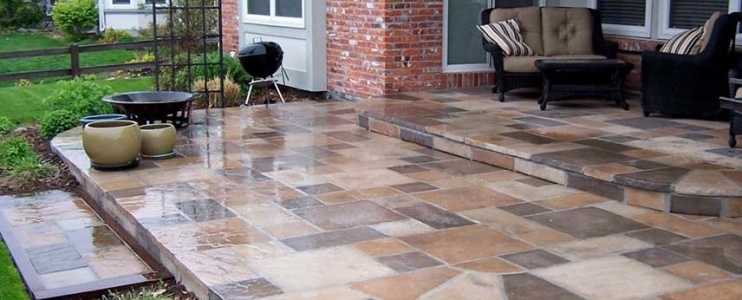Projet de décoration de terrasse avec ardoise multicolore