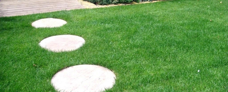 Aménagement de jardin : décorations en pierre naturelle