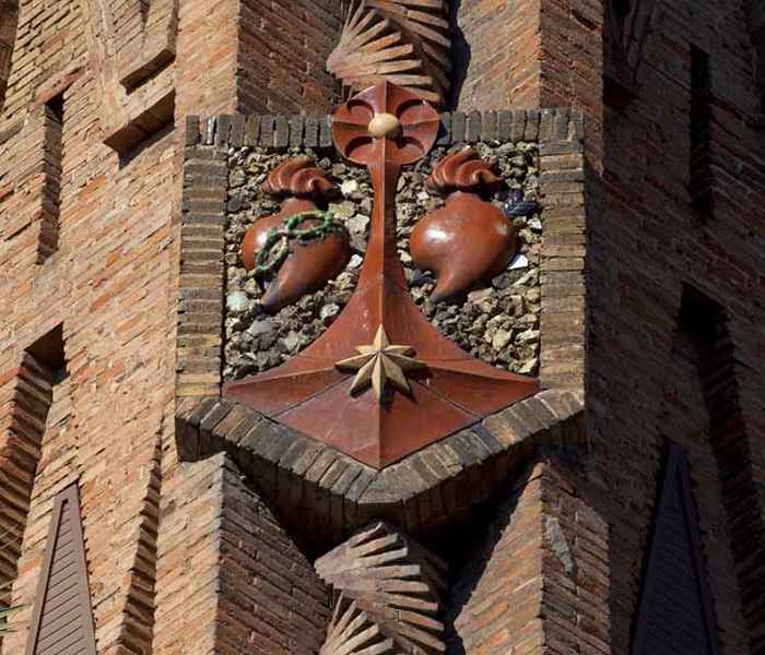 Colegio de las Teresianas – Innovation architecturale avec briques et pierre concassée