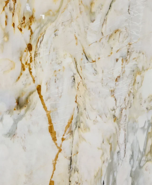 Plaque de marbre poli Calacatta Borghini, 2 cm