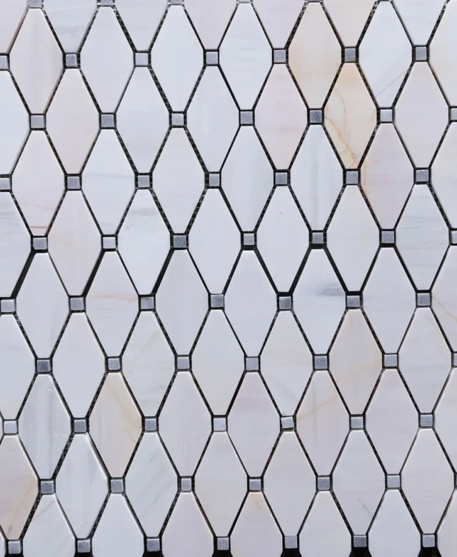 Mosaïque en mélange de marbre poli blanc et gris Melia, 24,5 x 26,5 cm