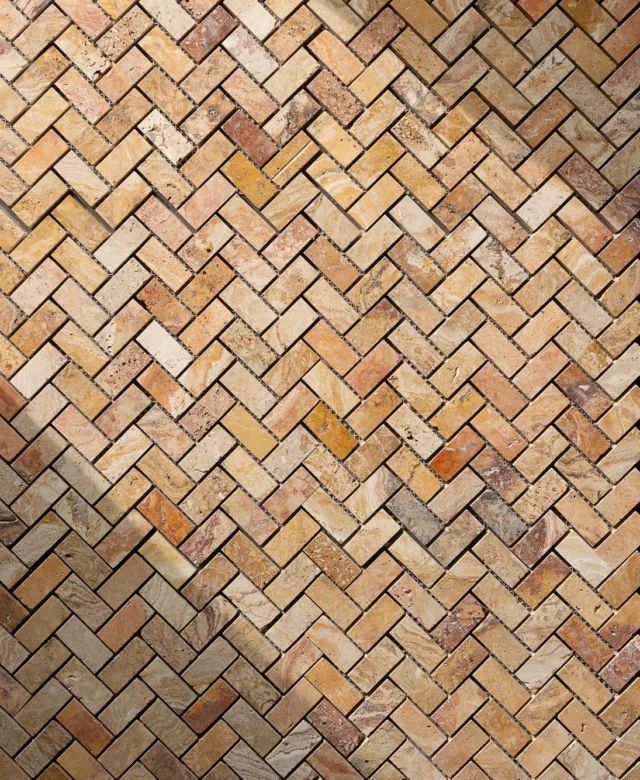Mosaïque à chevrons en travertin poli Peach, 2.5 x 5 cm