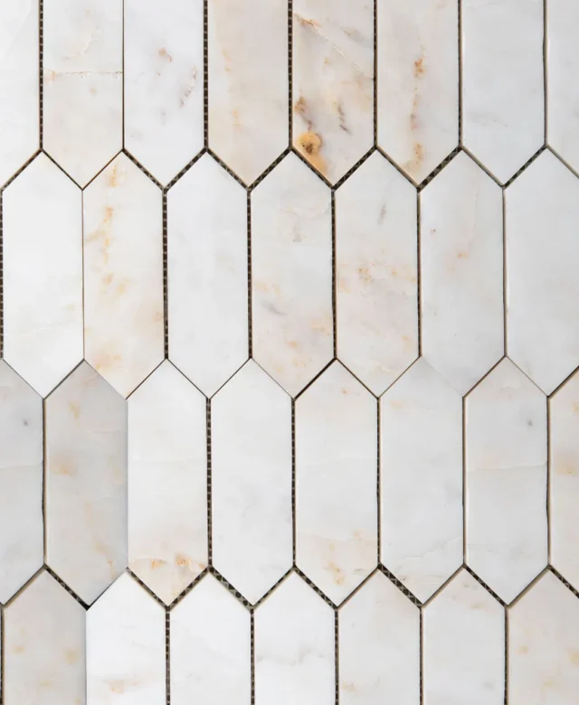 Mosaïque de pilier en marbre poli Arabescato Oro 30.5 x 28 cm